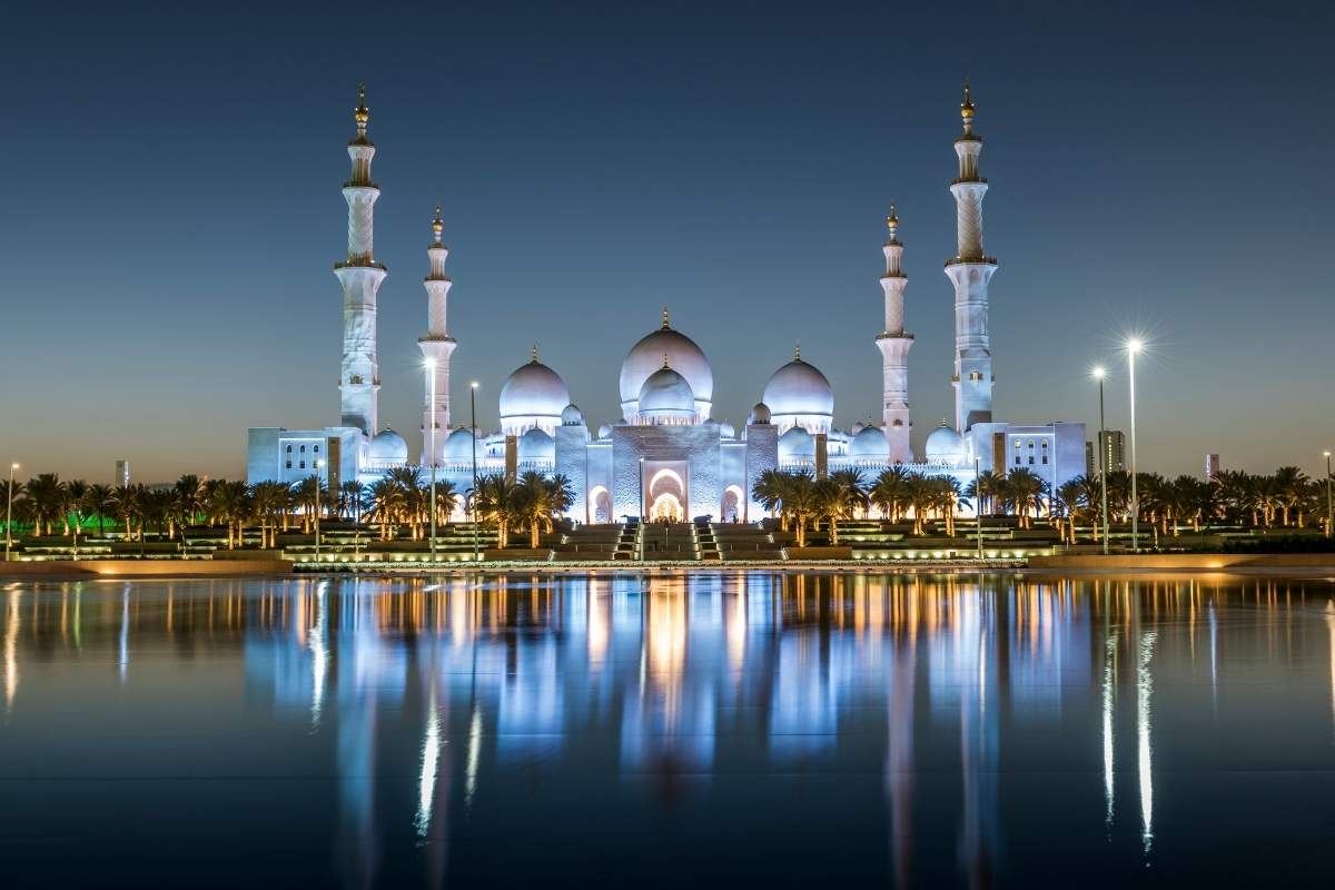 Visit the Grand Mosque in Abu Dhabi Things to Do in during Eid Holidays